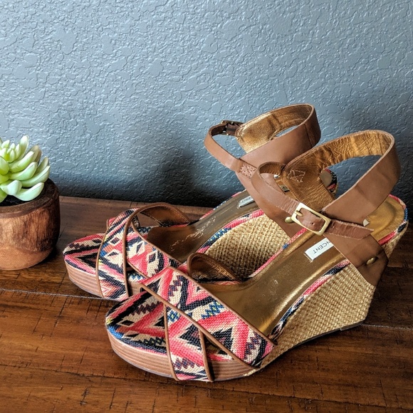 Cynthia Vincent Shoes - Cynthia Vincent Aztec Platform Wedges size 7.5